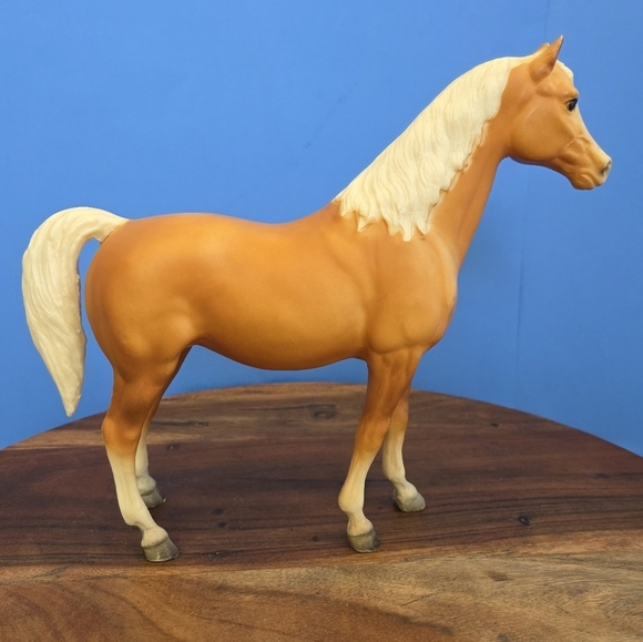Breyer 1836 Ideal Series - Palomino Geronimo 2022 RETIRED - Picture 10 of 12